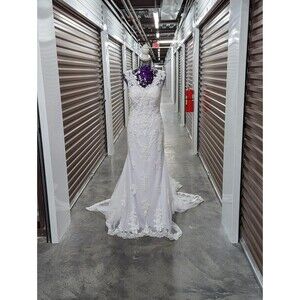 JJ's House NWT Size 8 Trumpet/Mermaid Lacy Court Train Wedding Dress